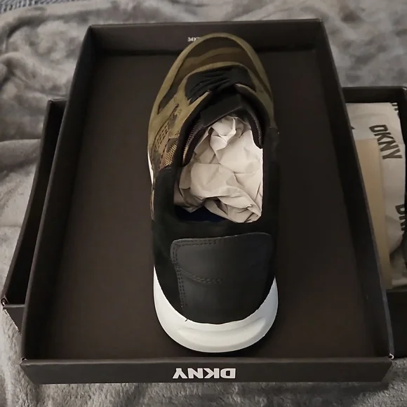 DKNY Mens Camo Sneakers.BRAND NEW IN ORIGINAL BOX.NEVER WORN OR TRIED ON!!